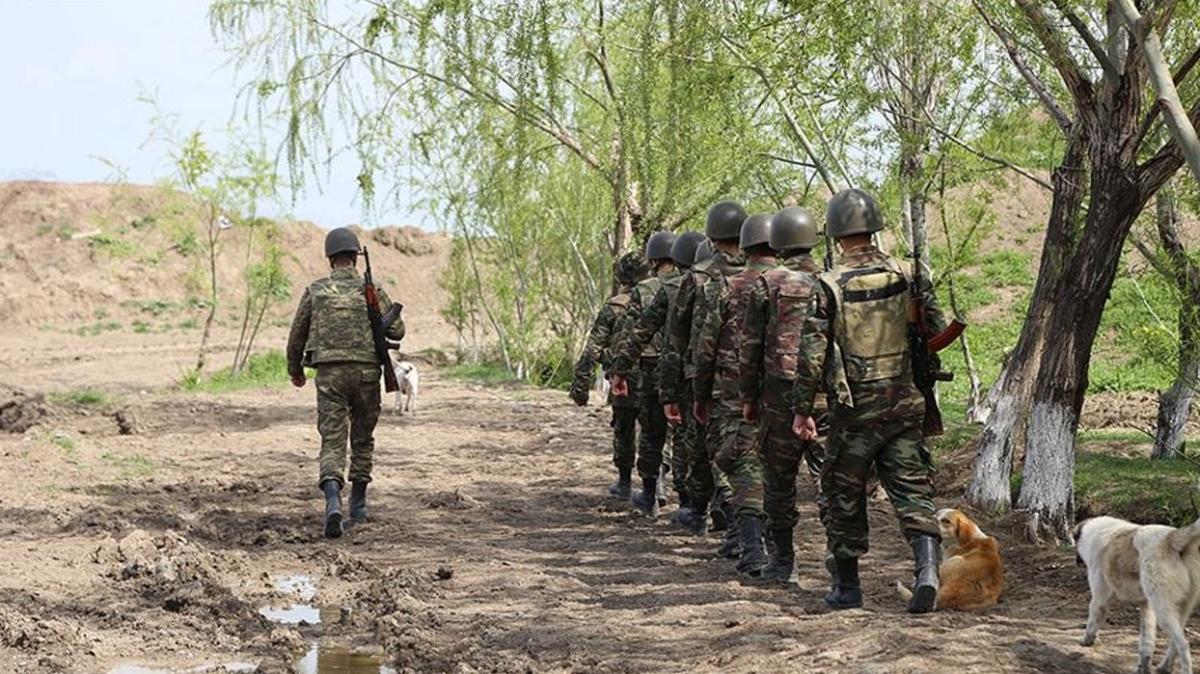 Azerbaycan'dan Ermanistan'a asker iadesi