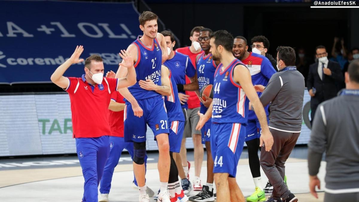 Anadolu Efes, EuroLeague'de drdnc kez Final-Four'a ykseldi