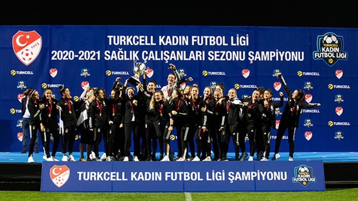 Turkcell Kadn Futbol Ligi'nin ilk dl salk alanlarna