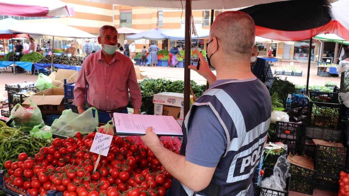 Poetleri amak iin parmaklarn slatan pazarcya ceza kesildi