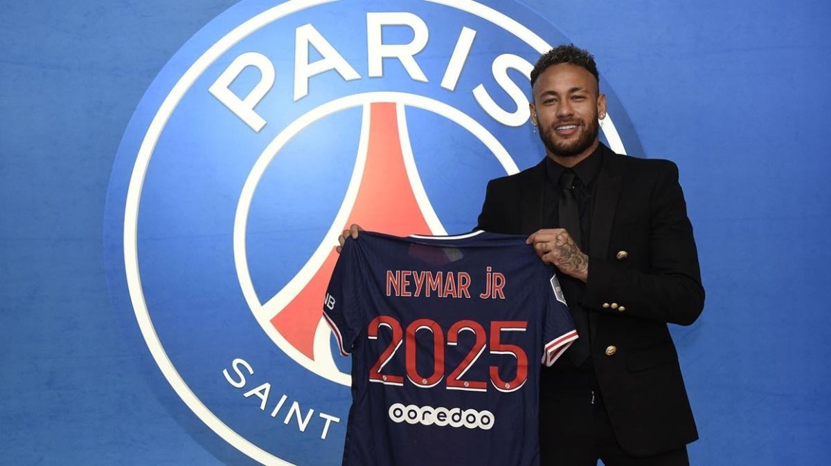 Paris Saint-Germain Neymar ile sözleşme uzattı