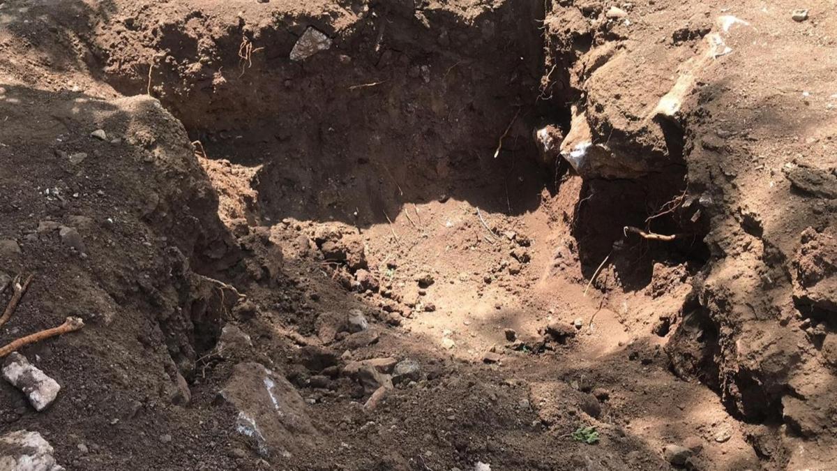 Arazisinde insan kafatas ve kemikleri buldu