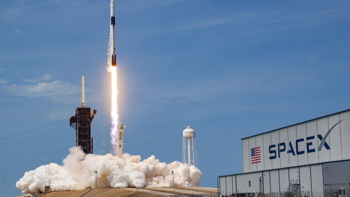 SpaceX 60 yeni uydu daha uzaya frlatt
