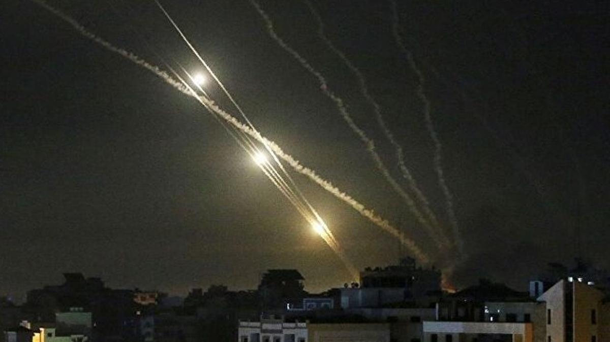 Gazze'den İsrail'e karşılık: 200 roket fırlatıldı