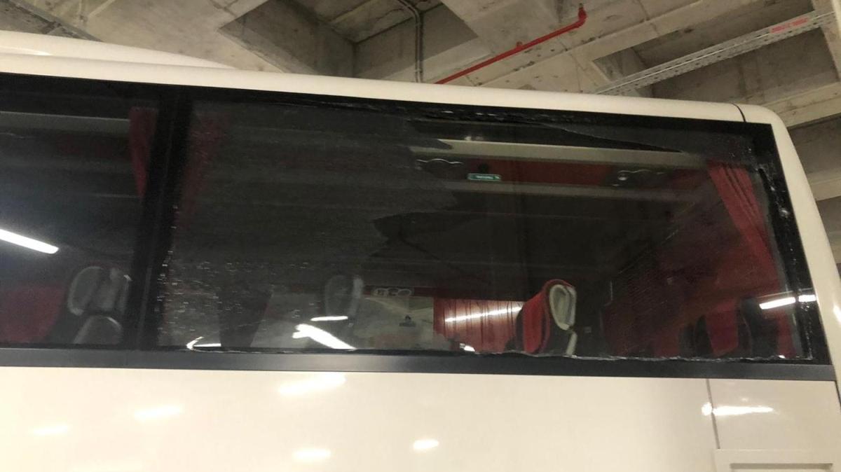 Beşiktaş takım otobüsüne taşlı saldırı