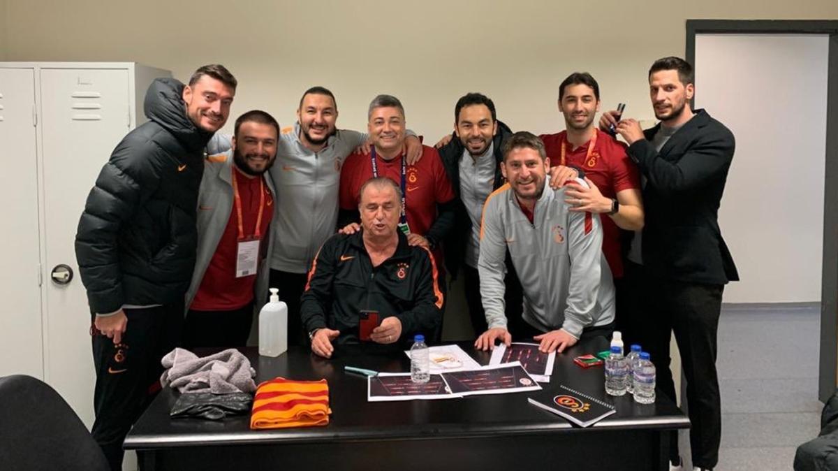 Galatasaray'da Levent Şahin ve Ümit Davala teknik ekipten ayrıldı