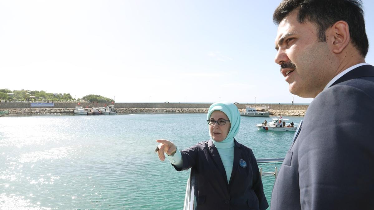 Başkan Erdoğan'ın eşi Emine Erdoğan ve Çevre ve Şehircilik Bakanı Murat Kurum'dan Van ziyareti