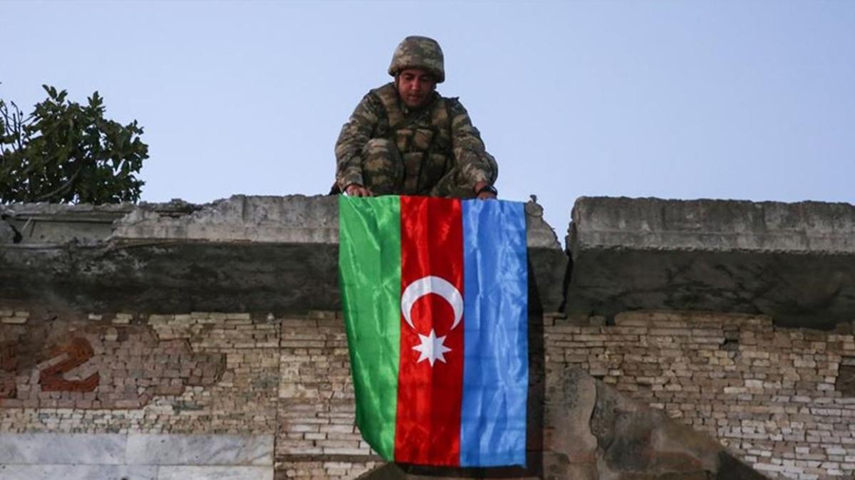 Azerbaycan Karaba atmalarnda 2 bin 900 ehit verdi