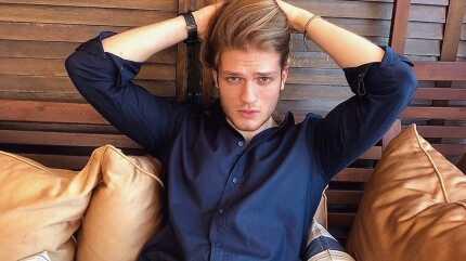 Sevgilisiyle ilk kez g�r�nt�lendi