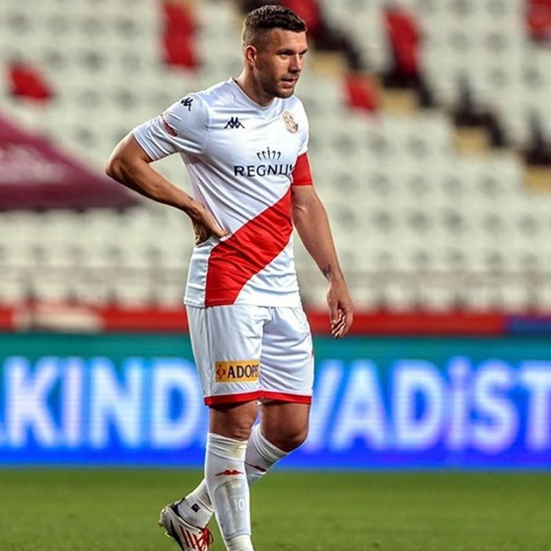Antalyaspor'dan ayrılan Lukas Podolski yönetime çattı