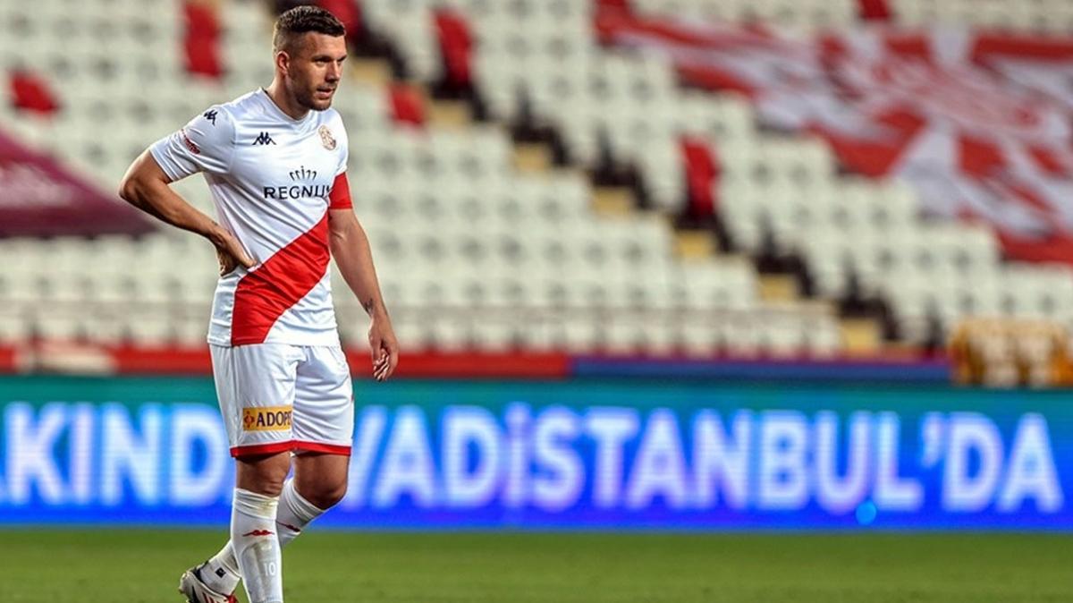 Antalyaspor'dan ayrılan Lukas Podolski yönetime çattı