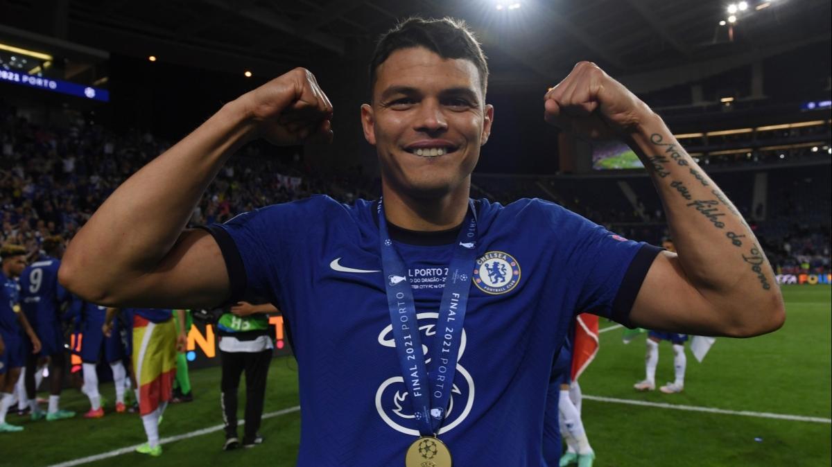 Thiago Silva, 1 yl daha Chelsea'de