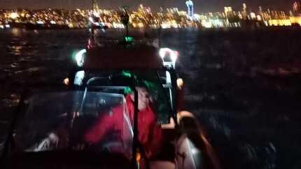 K�z Kulesi �nlerine s�r�klendi... K�y� Emniyeti m�dahale etti