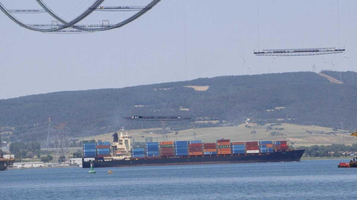anakkale Boaz, transit gemi geilerine tek ynl kapatld