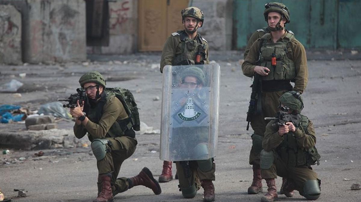 srail askerleri bir Filistinliyi ar yaralad