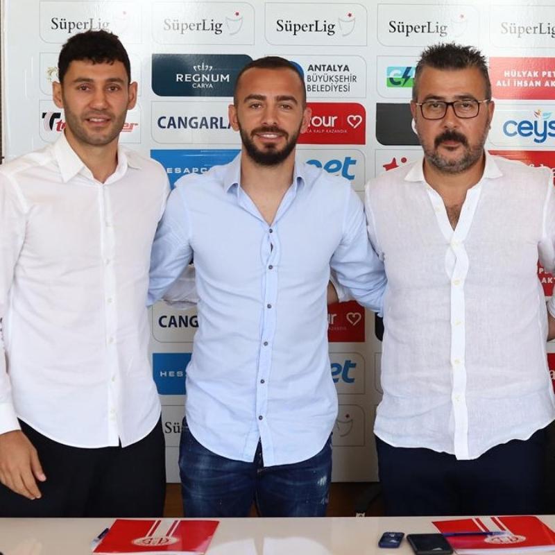 Antalyaspor; Hakan Özmert, Veysel Sarı ve Eren Albayrak'la yeni sözleşme imzaladı