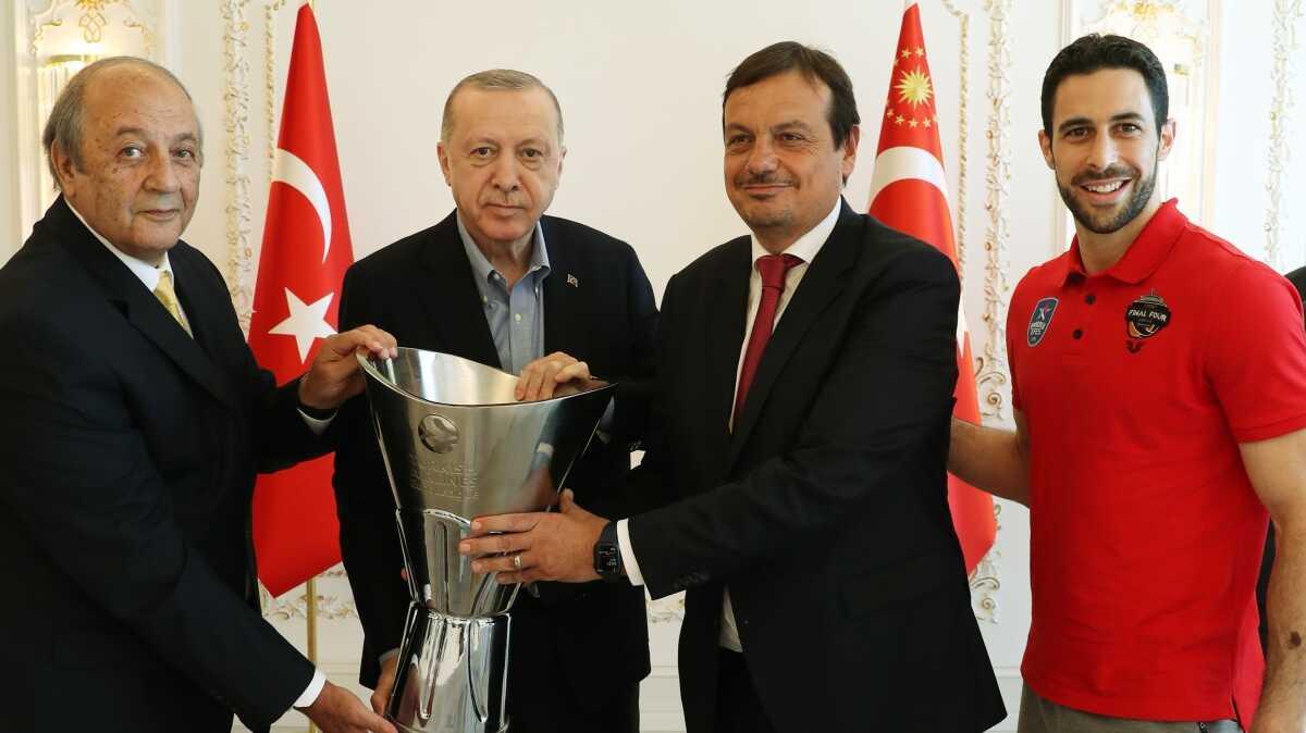 Bakan Recep Tayyip Erdoan, EuroLeague ampiyonu Anadolu Efes'i kabul etti
