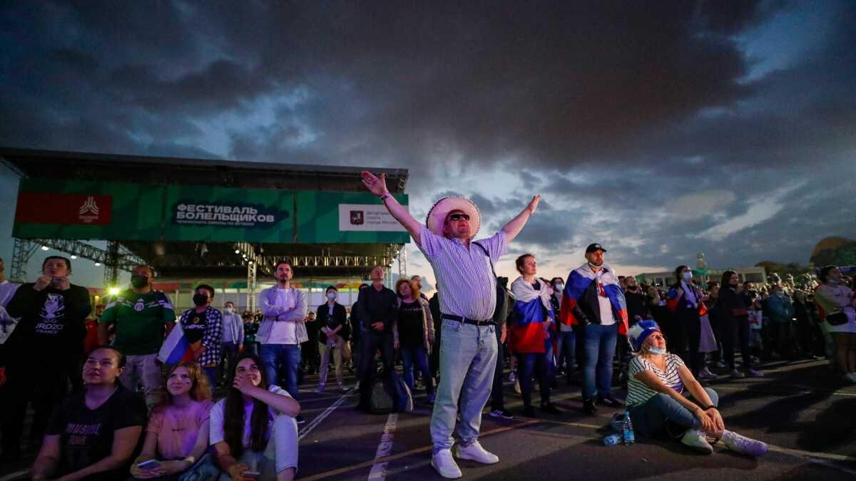 EURO 2020'de 'Beyaz Geceler'li ma