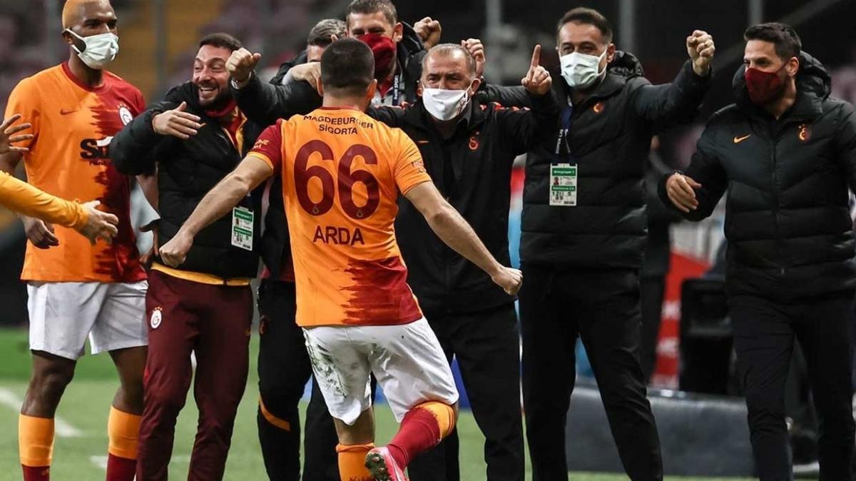 Galatasaray'da Ryan Donk ve Arda Turan seimi bekliyor