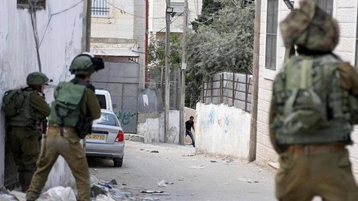 İsrail askerlerinin vurduğu Filistinli çocuk öldü