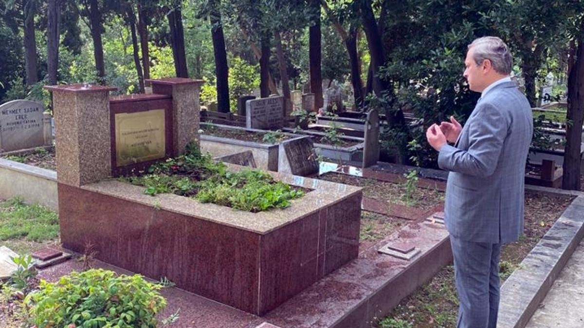 Burak Elmas, Ali Sami Yen ve Metin Oktay'n mezarlarn ziyaret etti