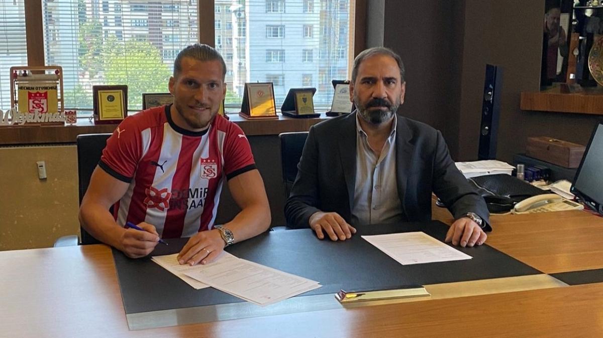 Sivasspor, tecrübeli sağ bek Koray Altınay'ı transfer etti