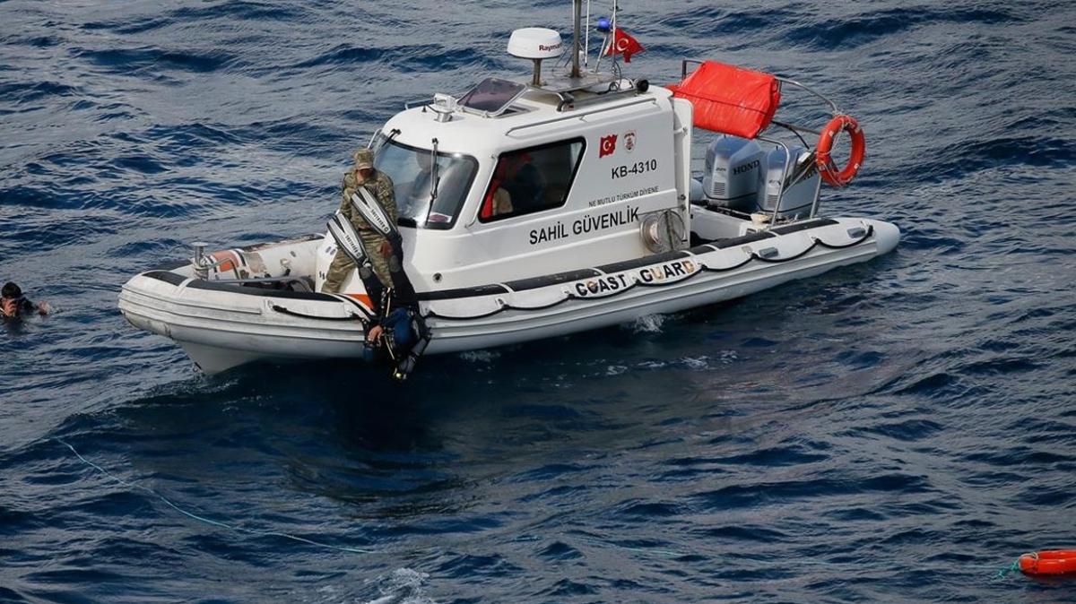 Sahil Güvenlik ekiplerince kurtarıldı... Balıkçı teknesi karaya oturdu