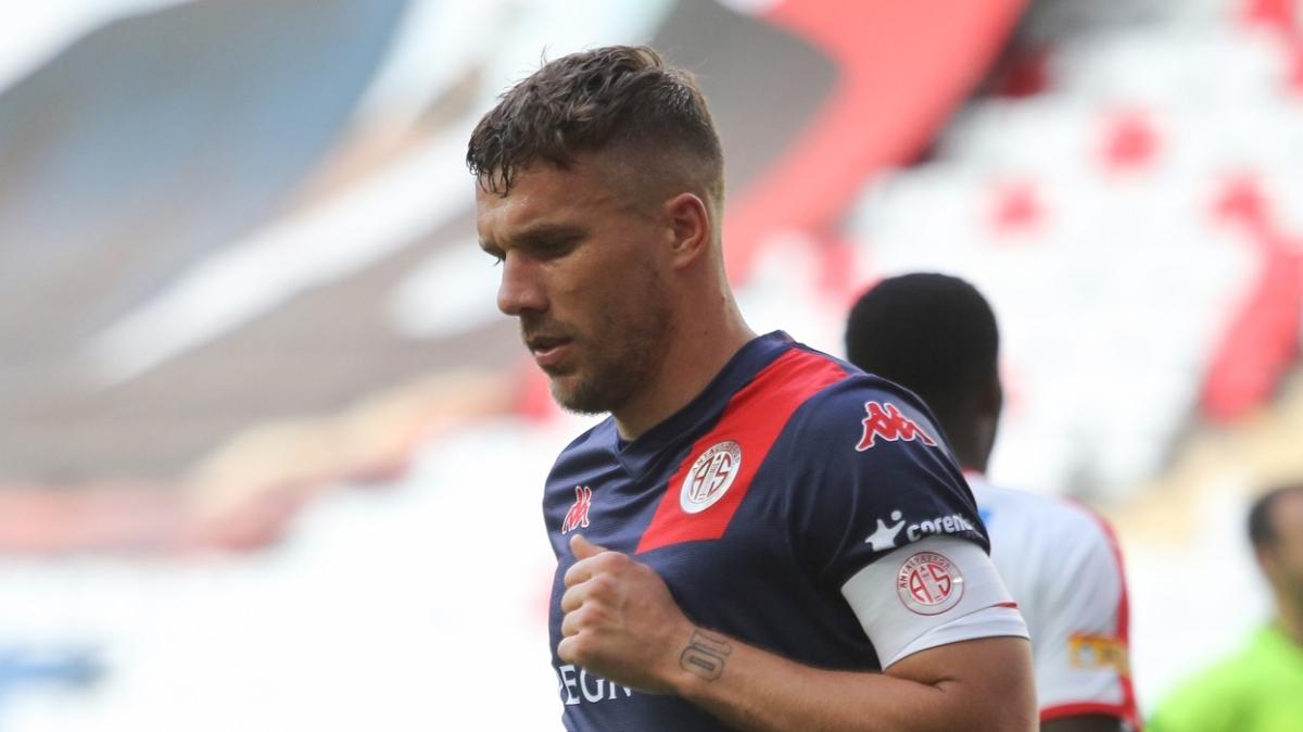 Lukas Podolski Polonya ekibi Gornik Zabrze'ye transfer oldu