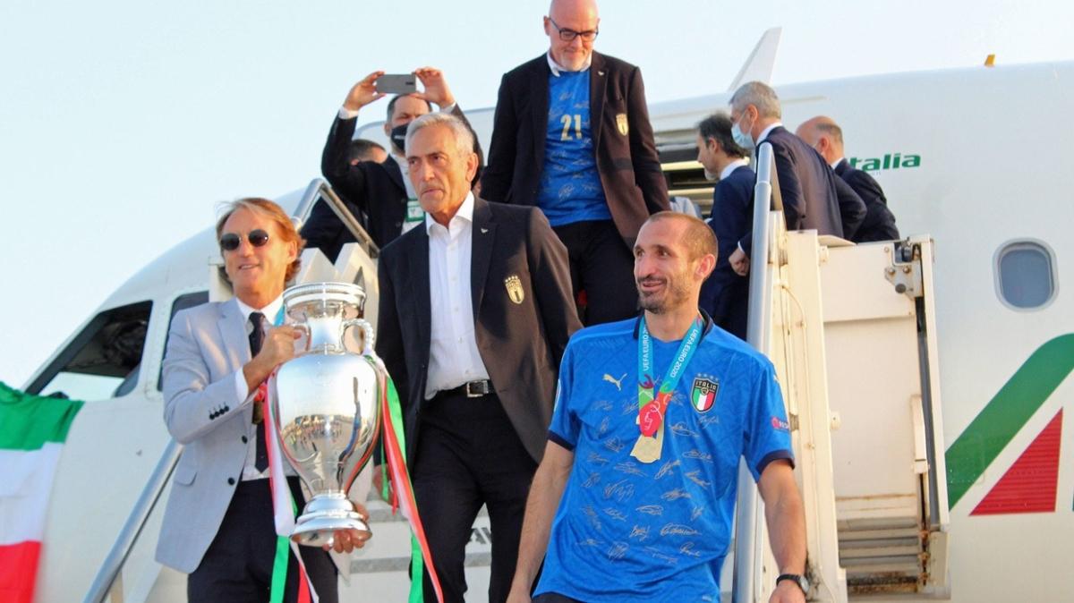 Şampiyon İtalya'da futbolcu ve personele ödenecek prim belli oldu