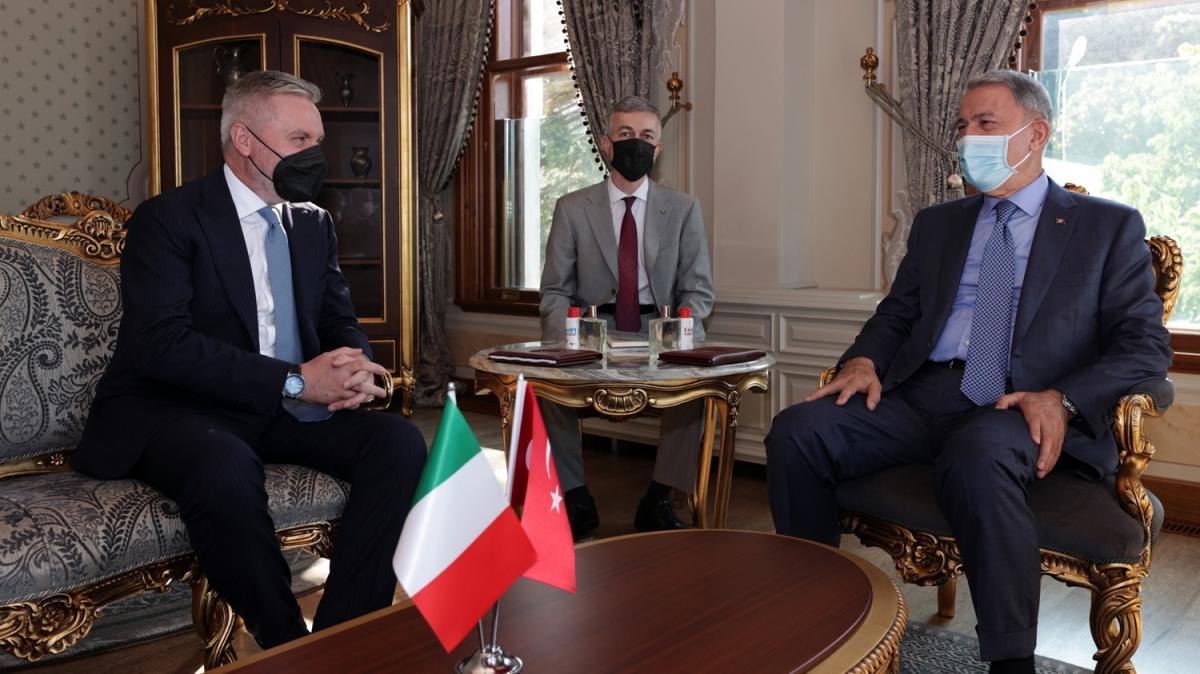Bakan Akar, İtalya Savunma Bakanı ile görüştü