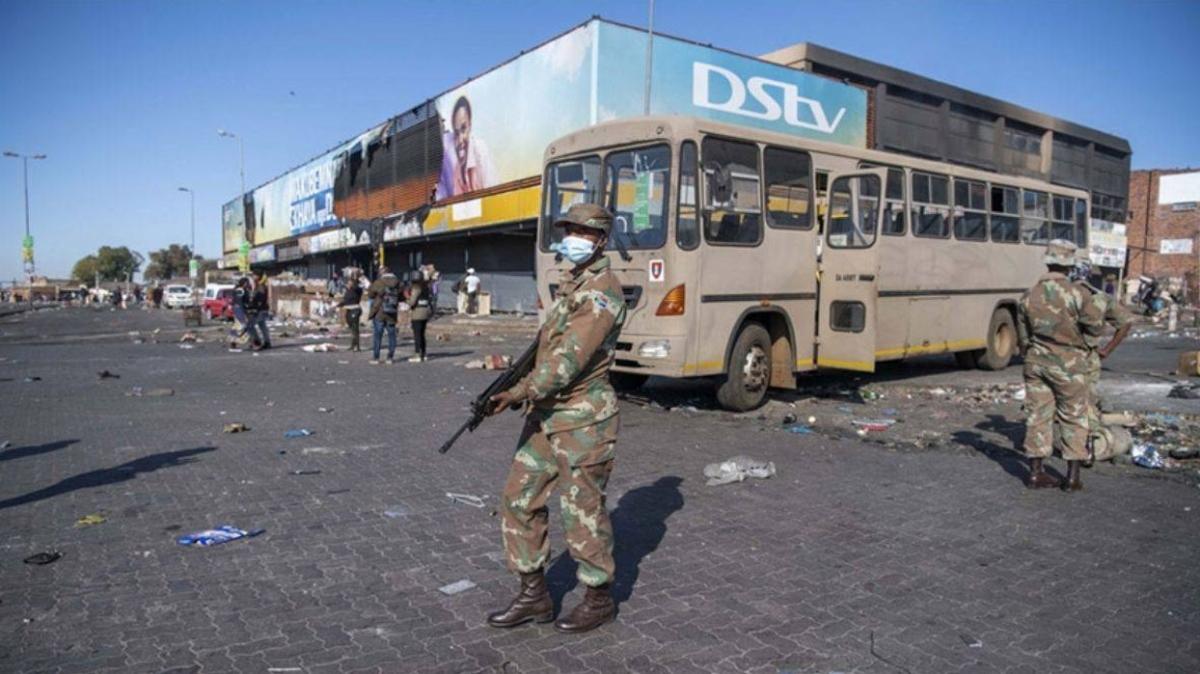 Güney Afrika'da şiddet olayları: 212 ölü, 2 bin 500 gözaltı