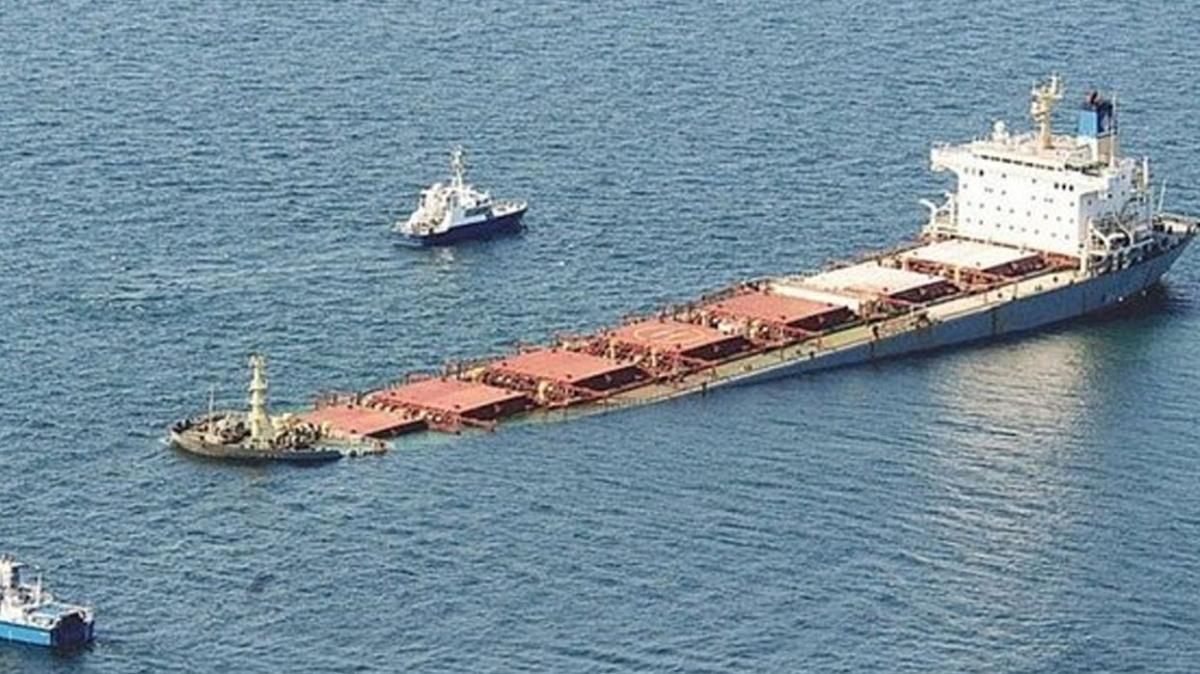 Aden Liman aklarnda batan petrol gemisinden yaylan sznt ilerliyor