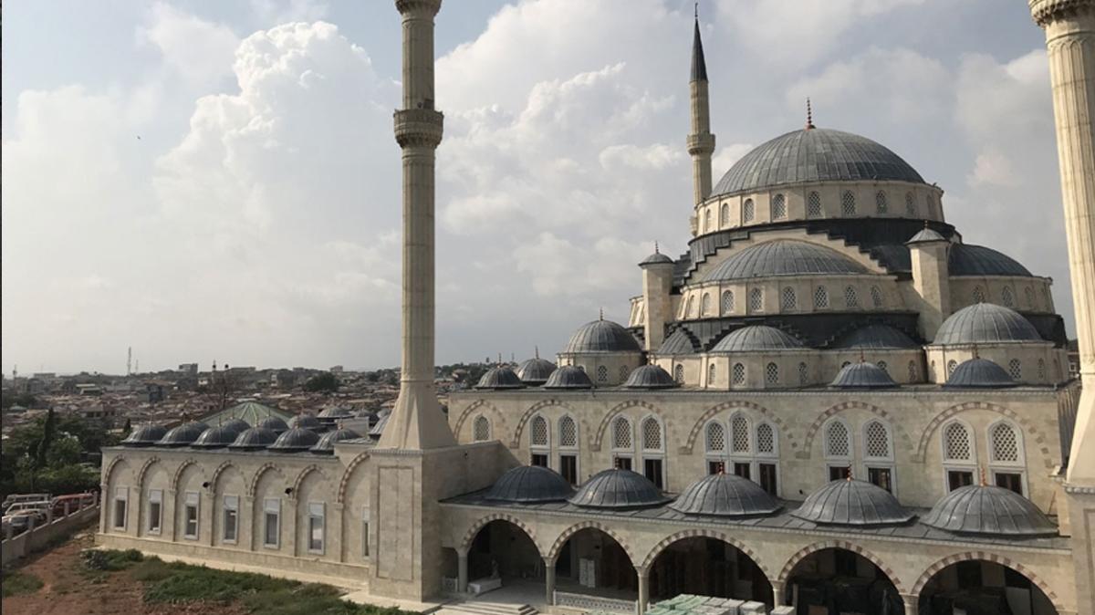 Trkiye tarafndan ina edilmiti... Gana Millet Camii'nde ilk bayram namaz