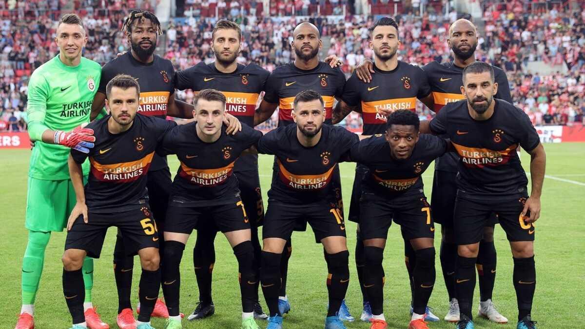 Galatasaray%E2%80%99da+Christian+Luyindama+sat%C4%B1%C5%9F+listesinde%21;+Oyuncuya+bildirildi