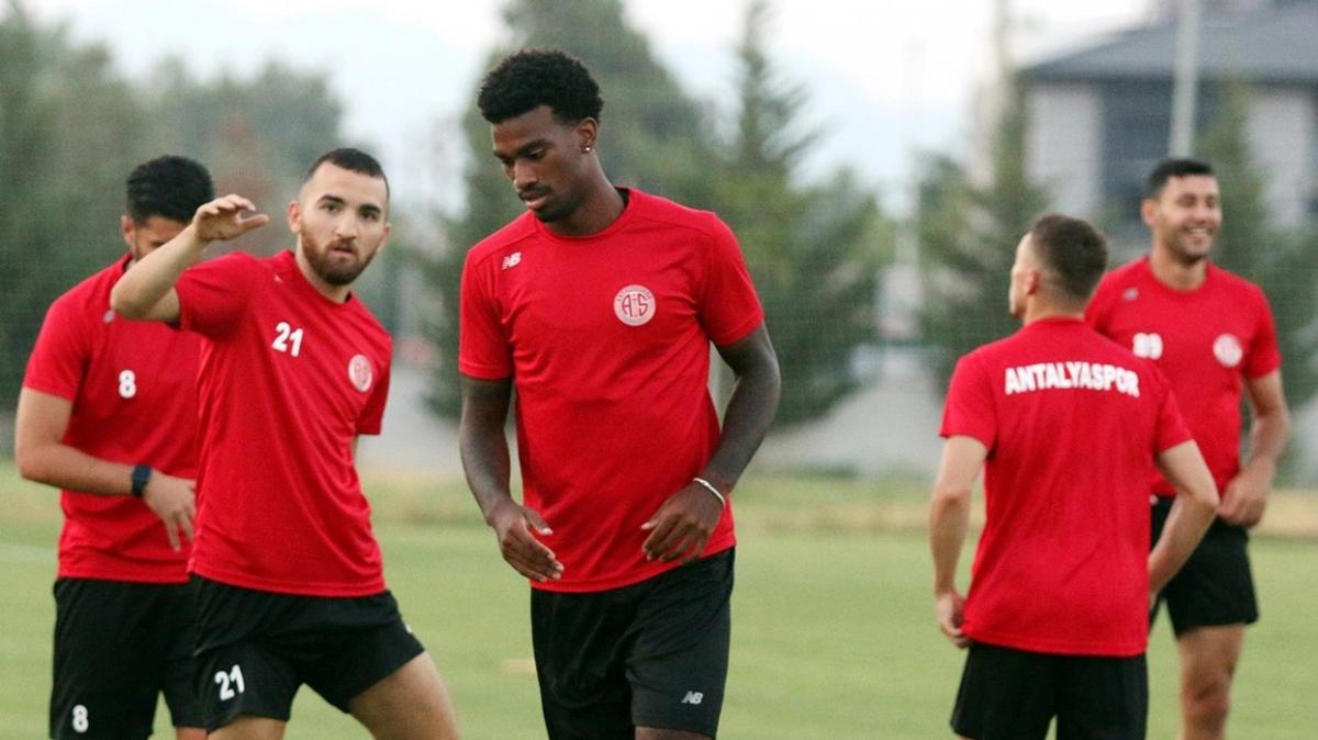 Antalyaspor'da 10 transfer, 9 ayrılık
