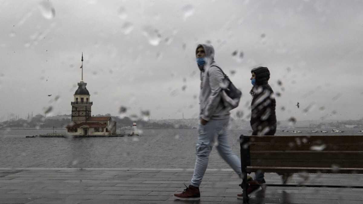 stanbul'da yamur vatandalar hazrlksz yakalad