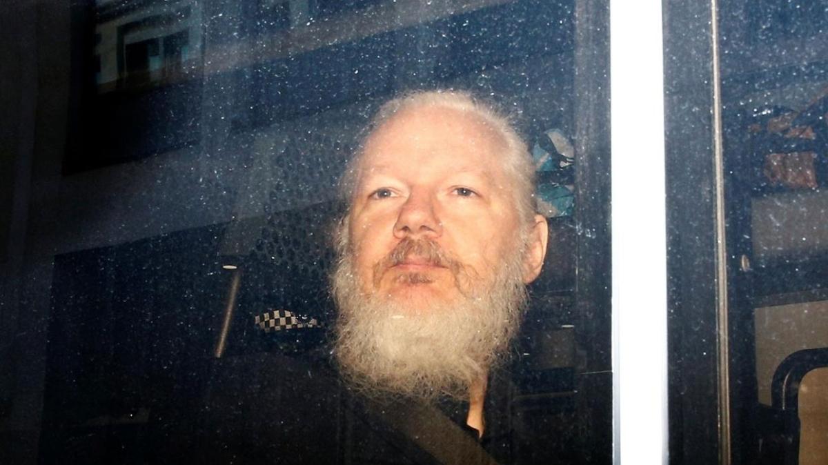 Assange'a Ekvador'dan darbe: Vatandal iptal edildi