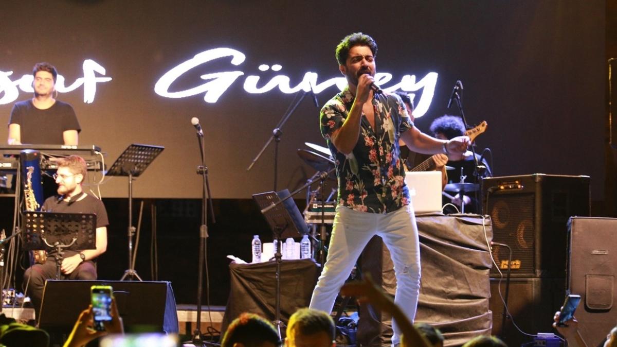 Yusuf Gney Elbistan Festivali'nde konser verdi