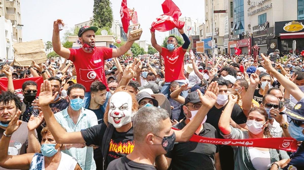 Tunus'ta darbe sreci iliyor! Partilere soruturma, st yetkililere azil