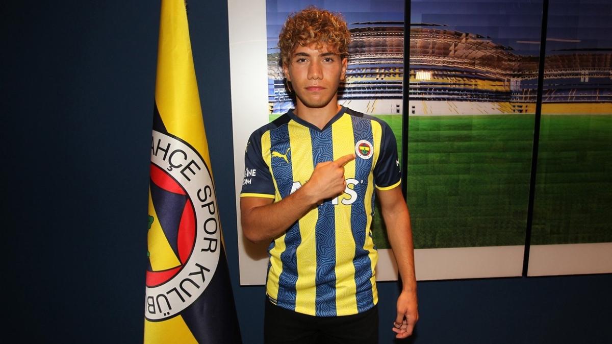 Fenerbahçe genç yıldızı kadrosuna kattığını açıkladı
