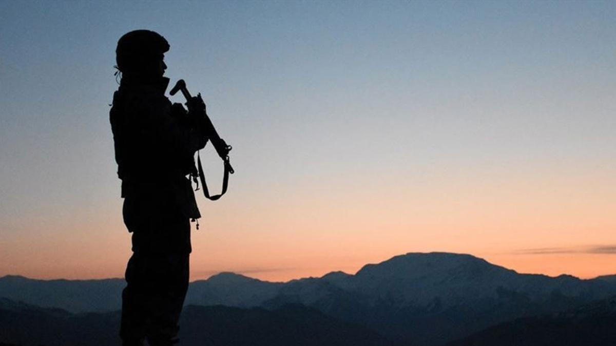 1 asker ehit oldu, 3 PKK'l terrist ldrld