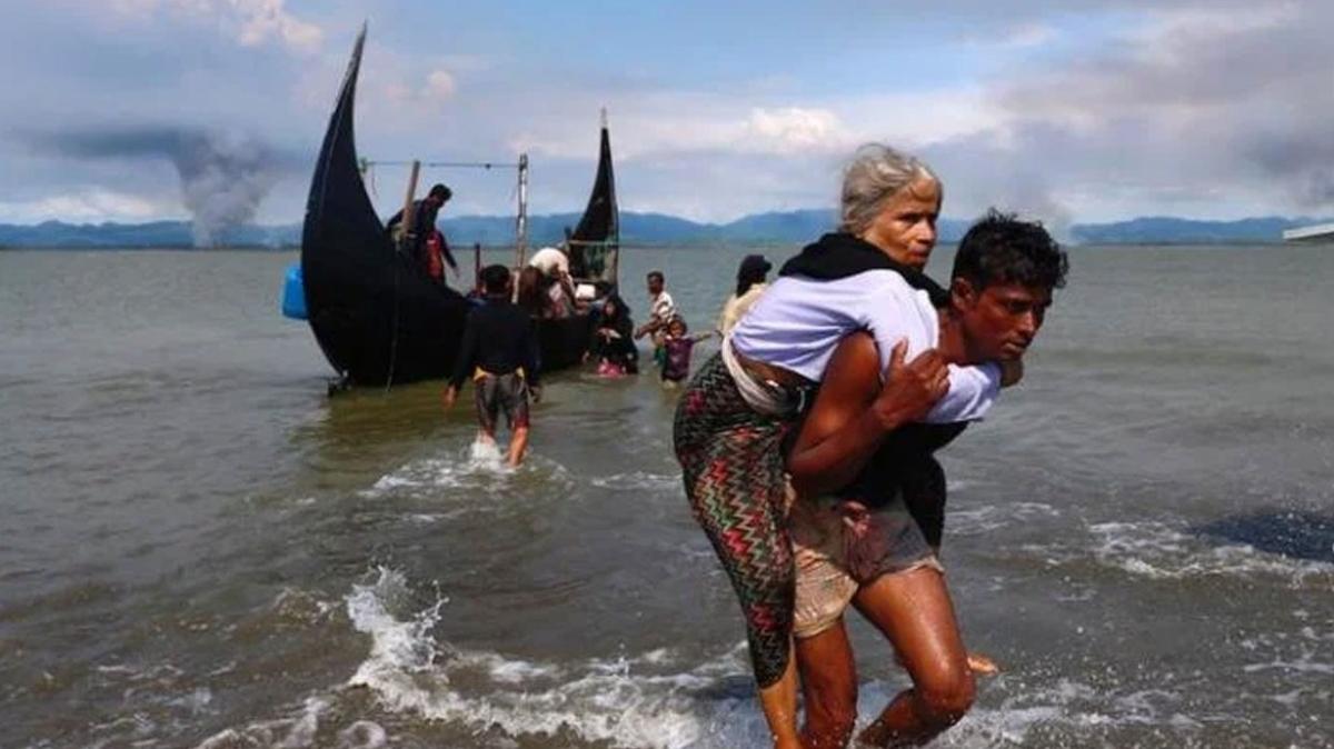 Arakanl mslmanlarn botu Bengal Krfezi'nde alabora oldu: hayatn kaybedenlerin says henz netlik kazanmad