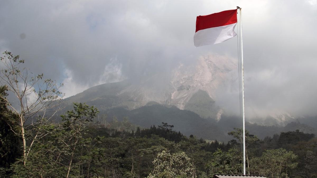 Endonezya'daki Merapi Yanardağı'nda hareketlilik