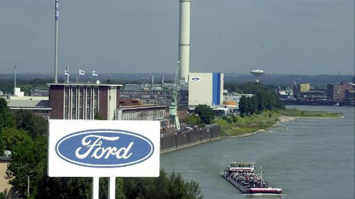 Ford, küresel çip krizi nedeniyle Köln'de tekrar üretimi durduruyor