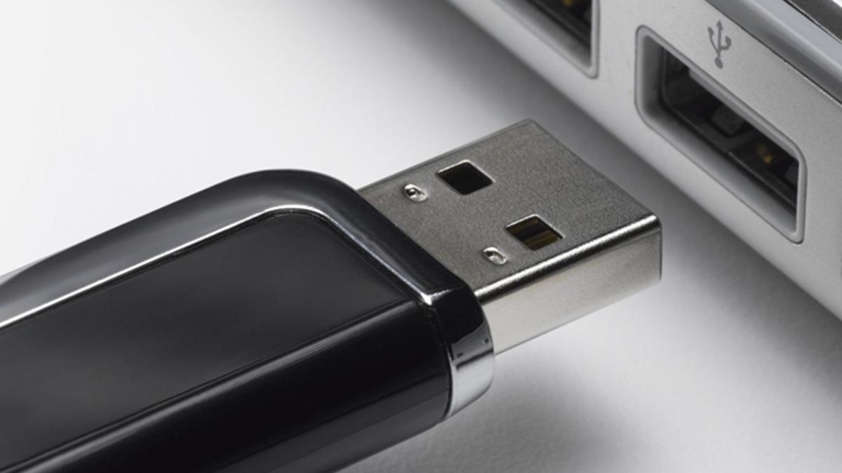 Devletin gizli bilgilerini "solucan USB" ile ele geirmiler