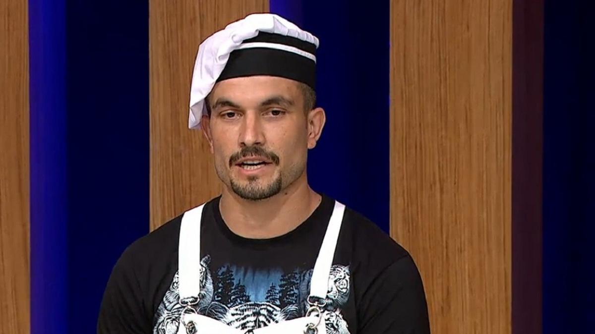 MasterChef Nejdet Efetrk ka yanda, aslen nereli"  MasterChef Nejdet kimdir" 