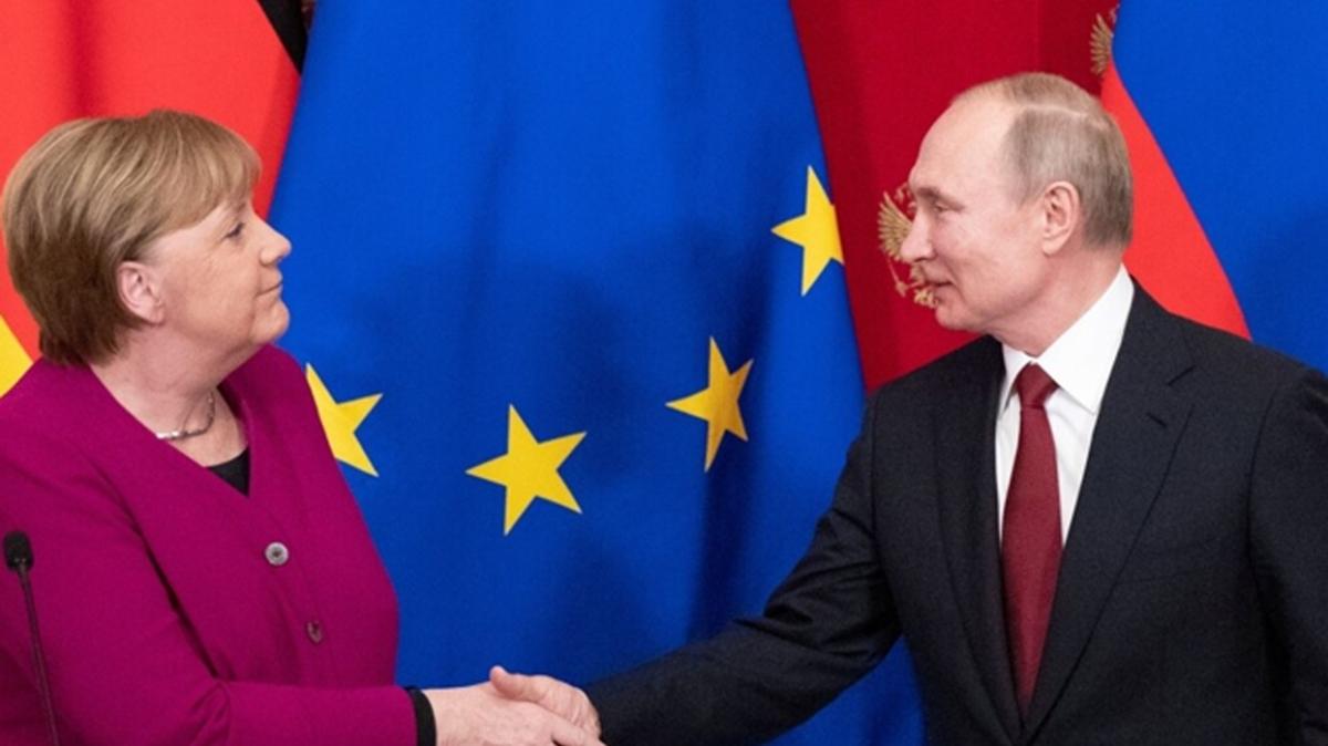 Merkel ve Putin görüşmesi başladı