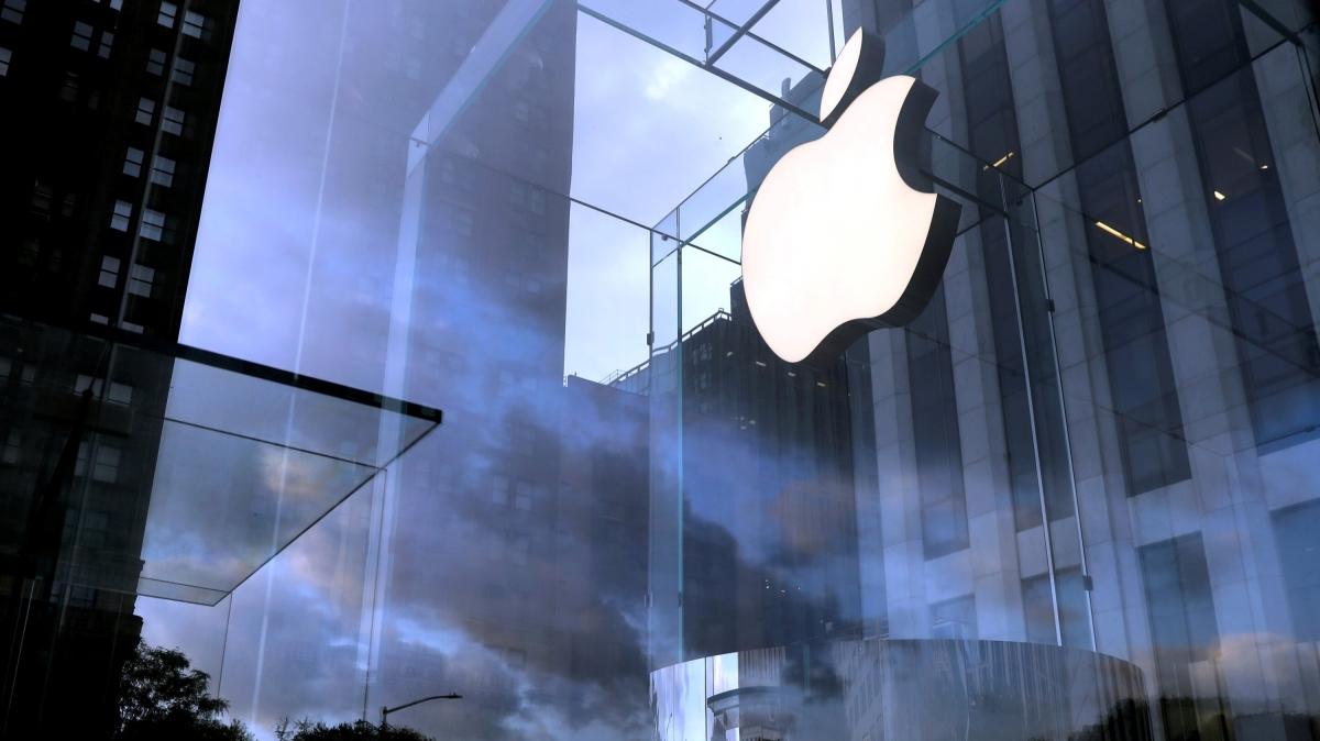 Apple, ofise dönüşleri 2022 yılı başına kadar erteledi