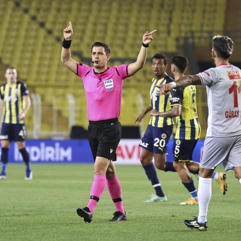 Antalyaspor'da hakeme tepki Tüm Türkiye gördü 4 kişi görmedi