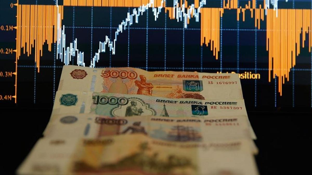 Rusya'nn kamu borcu 20 trilyon rubleyi geti